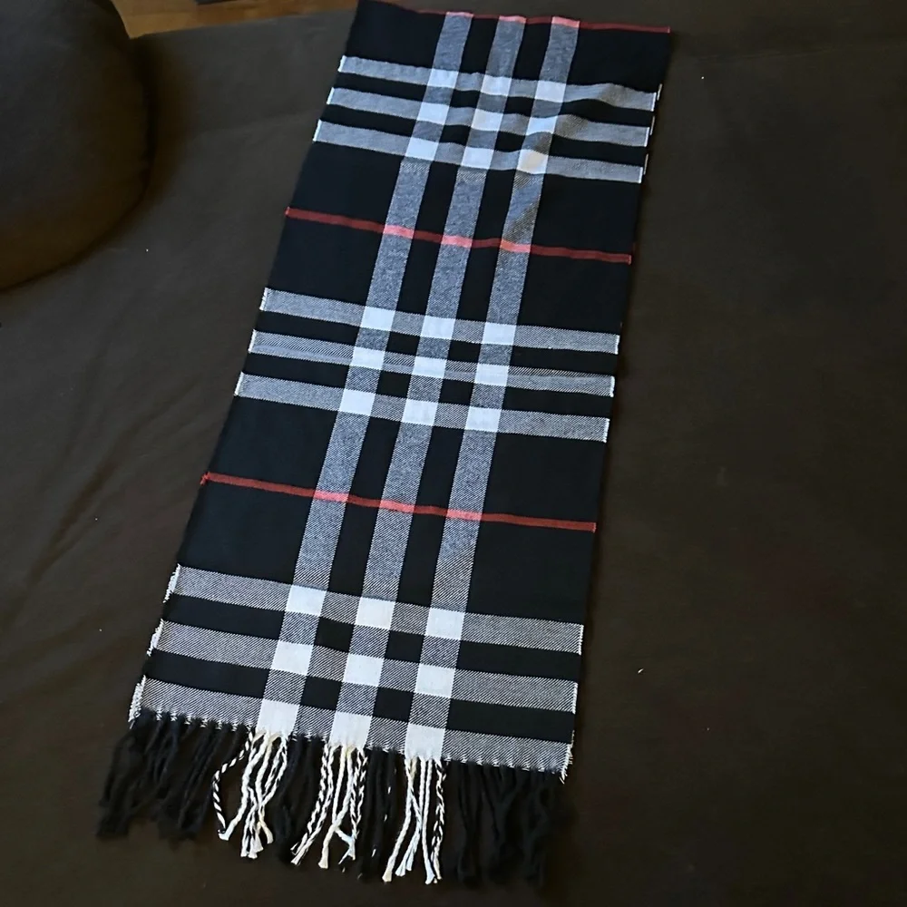 Clara Clark Black and White Checkered Scarf with fringe NIP